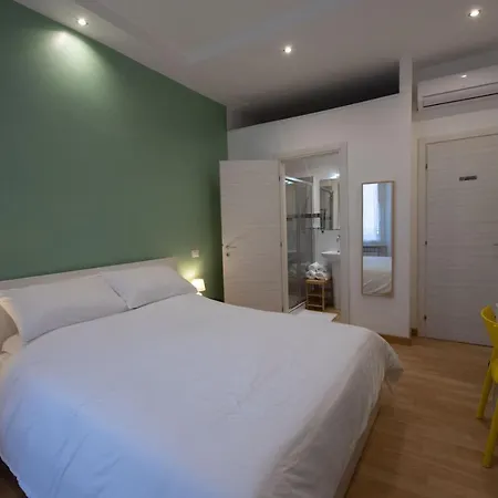 Domus Castroni Germanico 住宿加早餐酒店